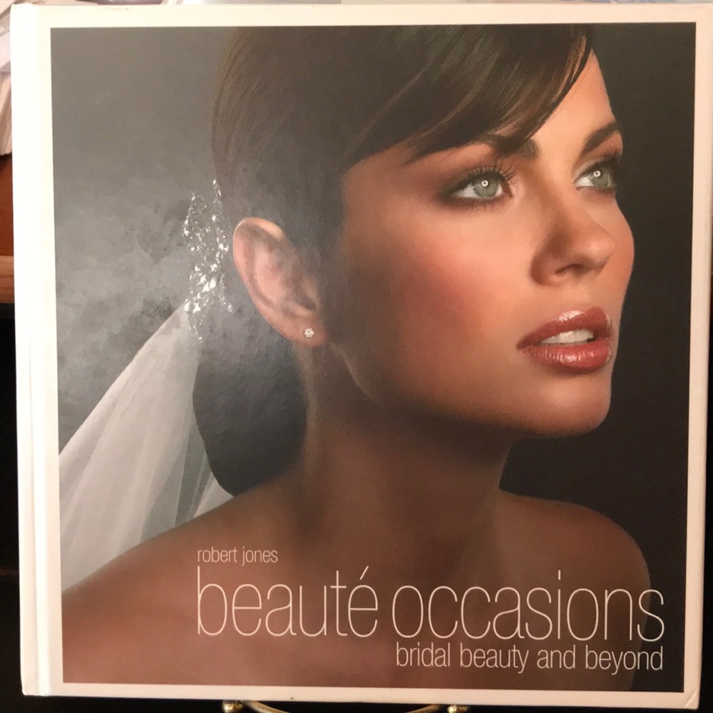 Beaute Occasions by Robert Jones